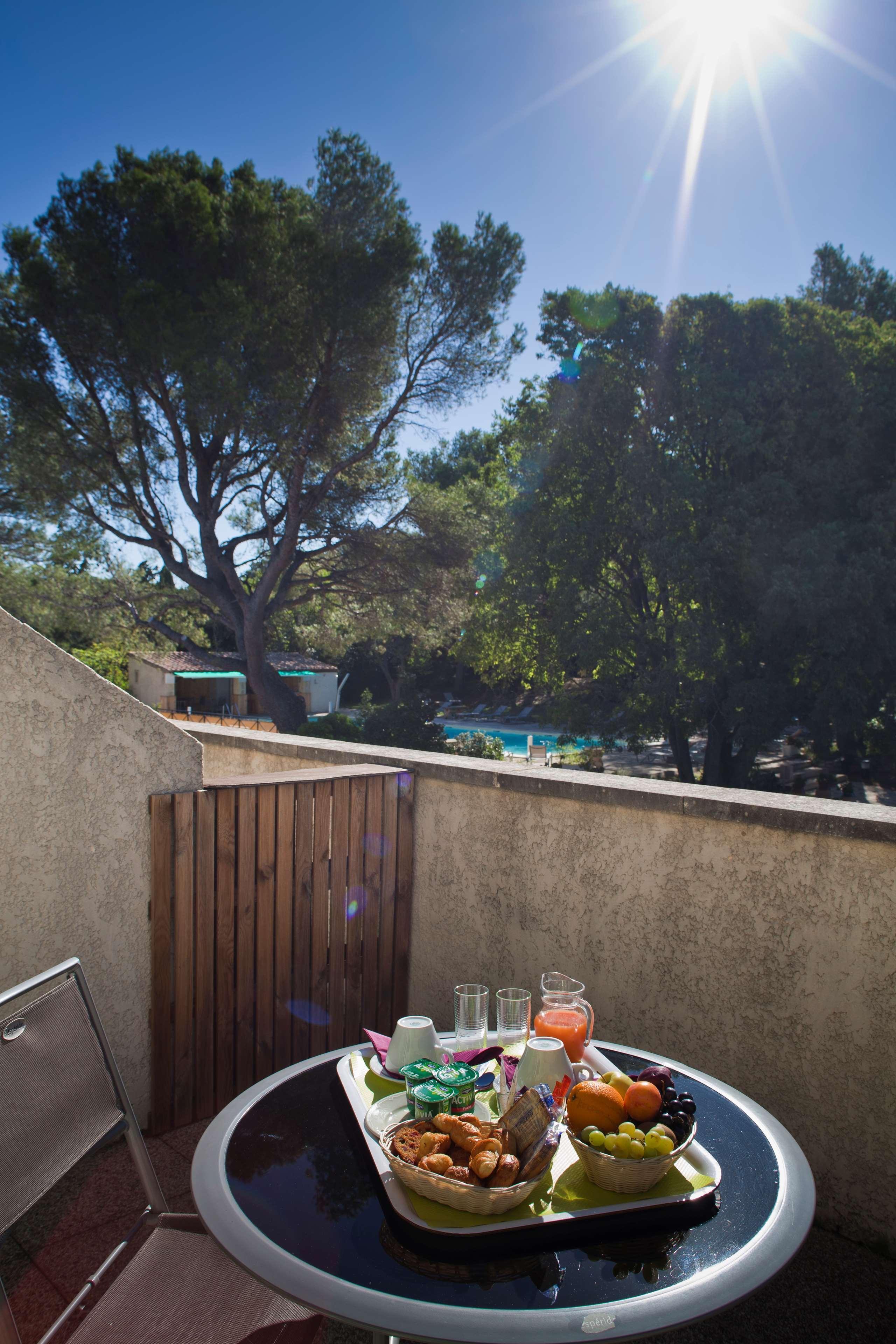 Best Western Le Val Majour Fontvieille Bagian luar foto