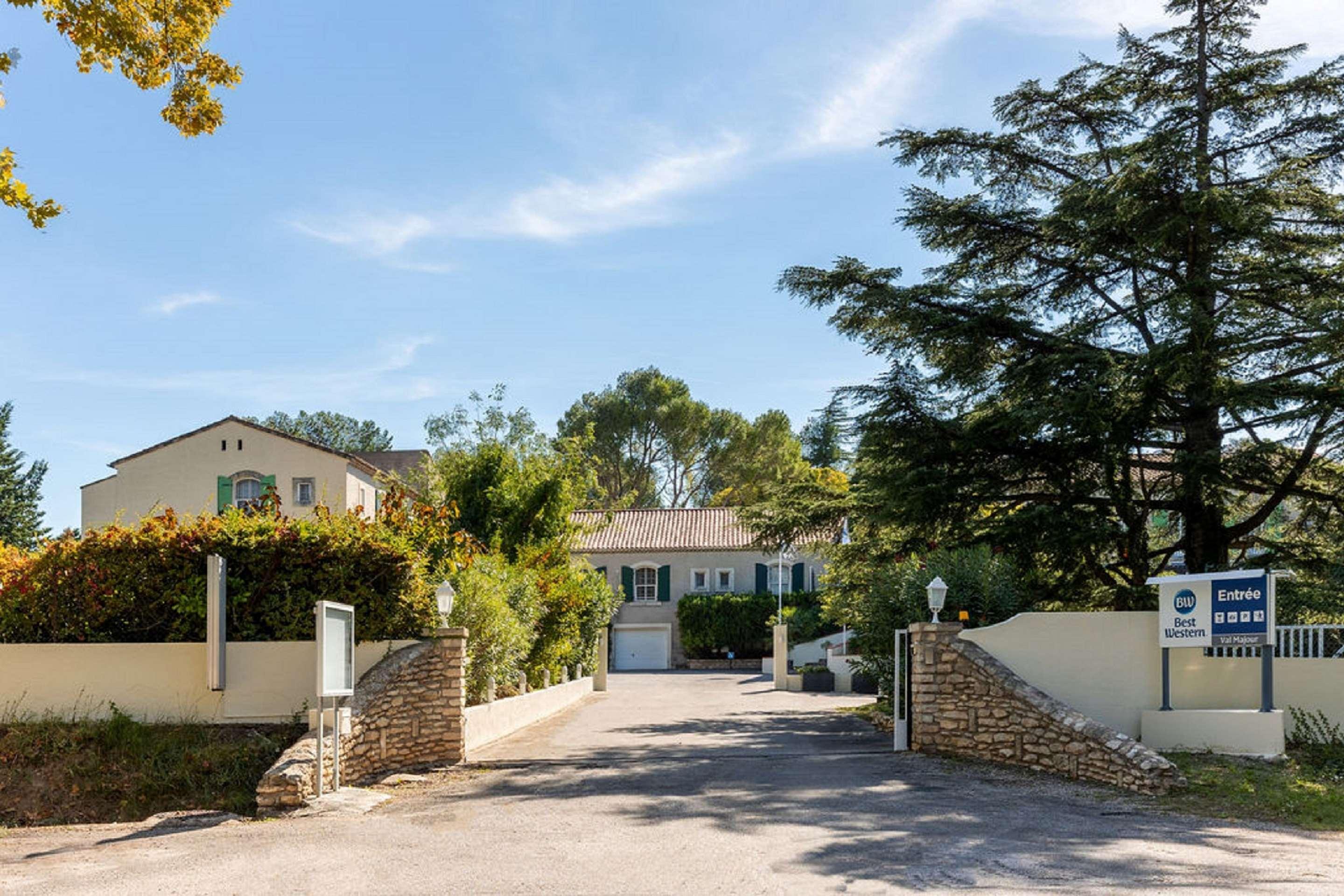Best Western Le Val Majour Fontvieille Bagian luar foto