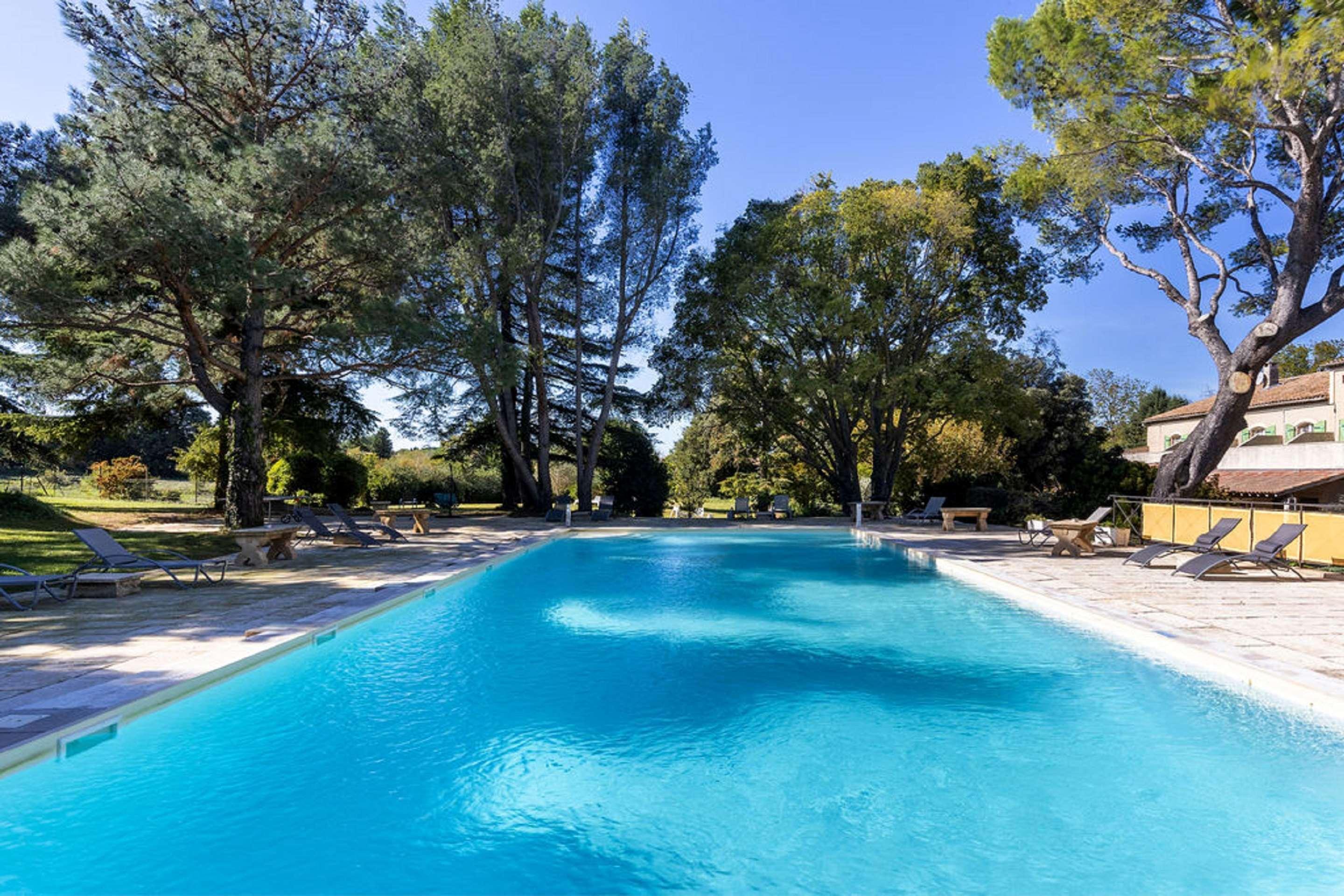Best Western Le Val Majour Fontvieille Bagian luar foto