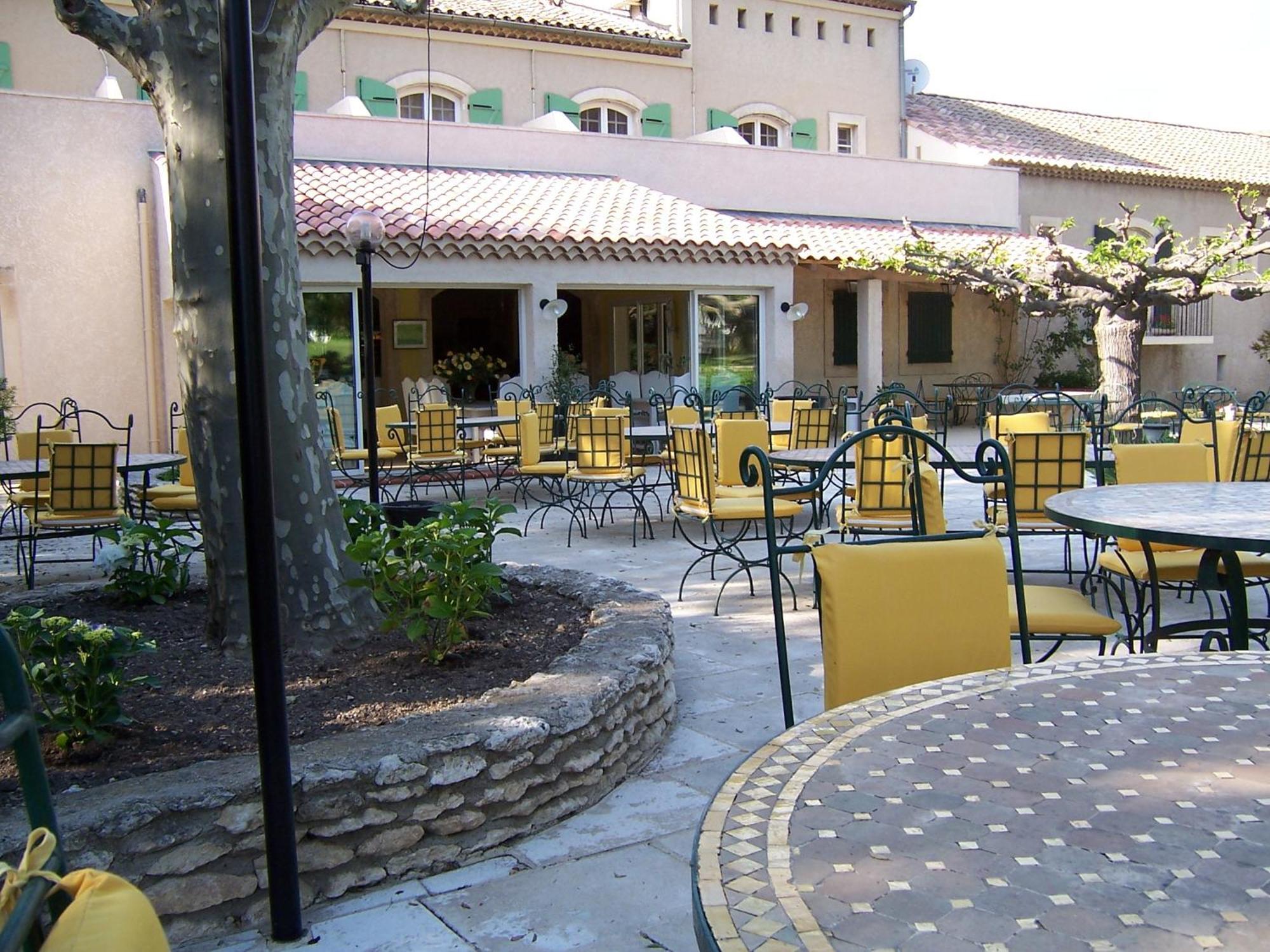 Best Western Le Val Majour Fontvieille Bagian luar foto