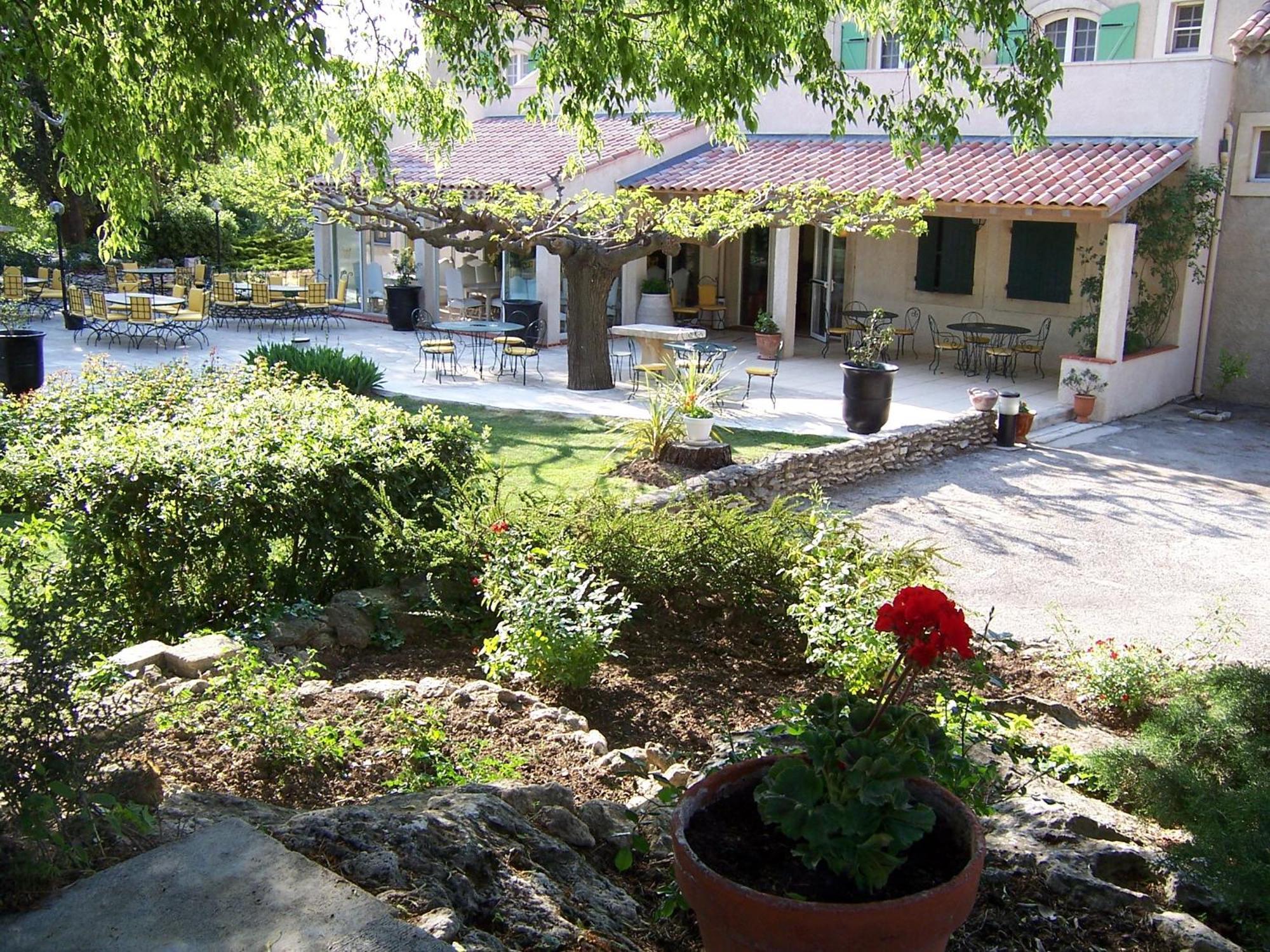 Best Western Le Val Majour Fontvieille Bagian luar foto
